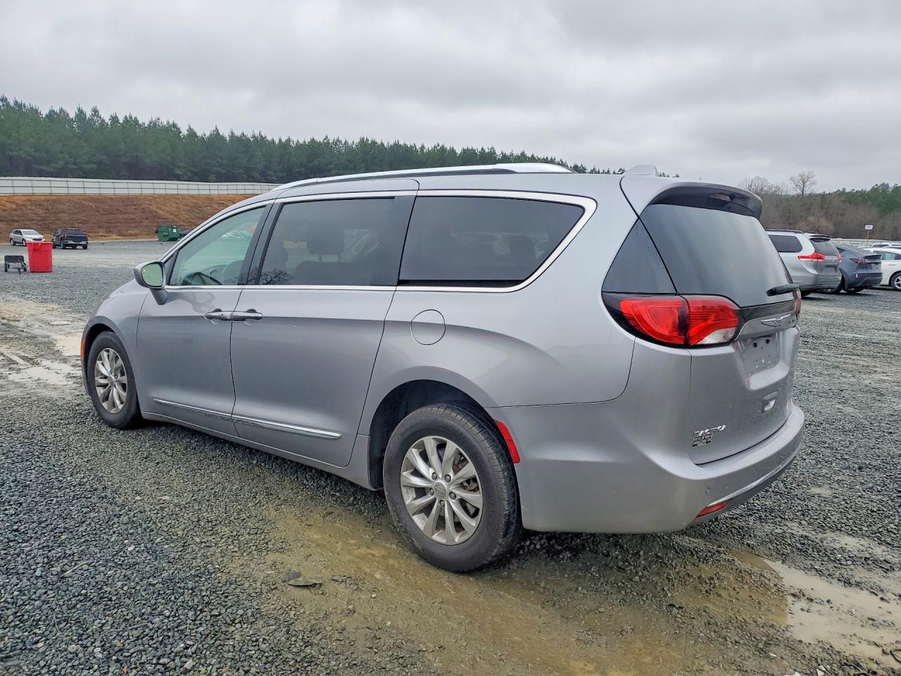 2018 Chrysler Pacifica Touring L - Фото 2