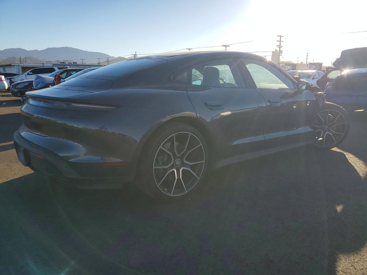 2023 Porsche Taycan - Фото 3
