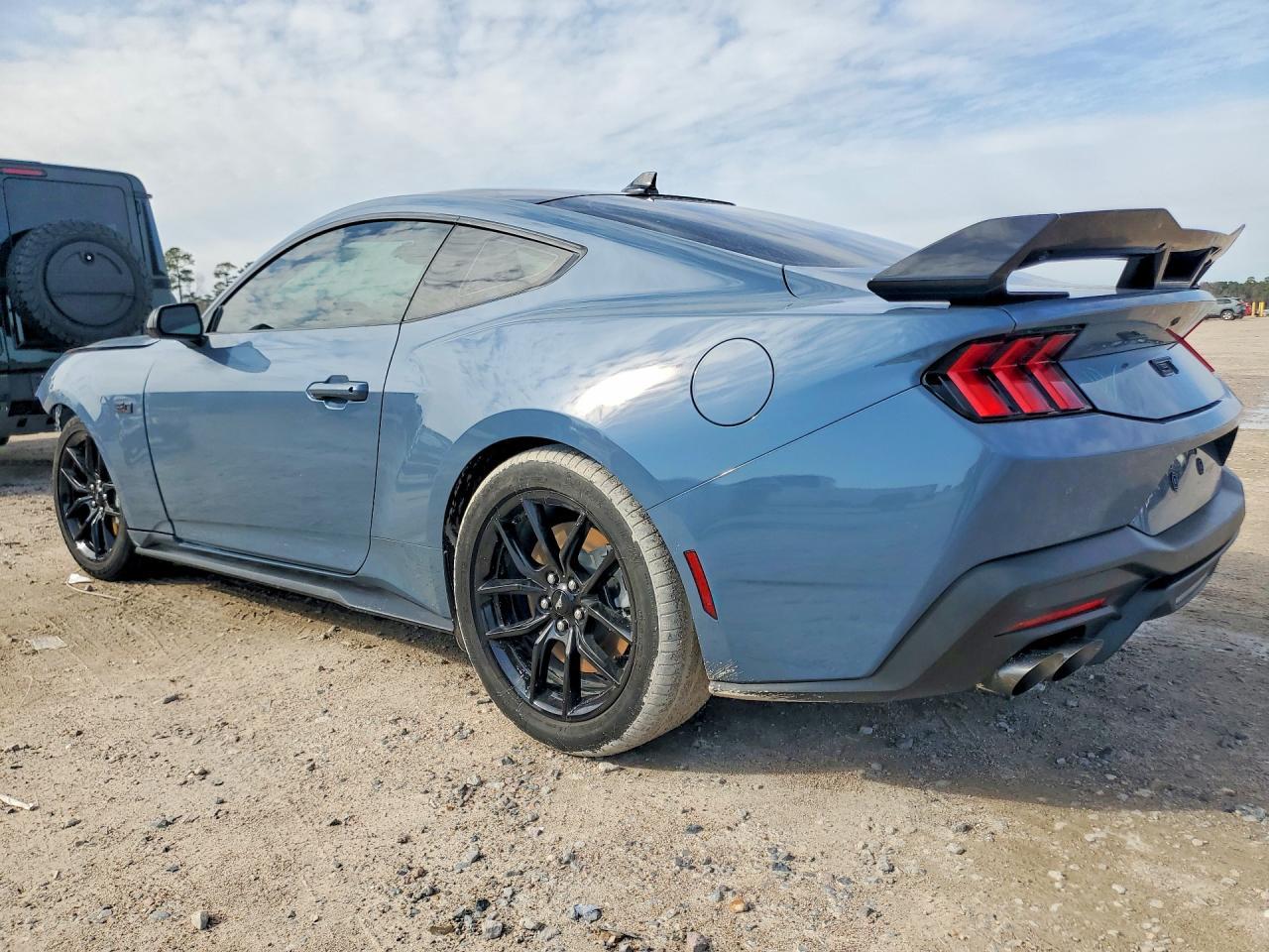 2025 Ford Mustang Gt - Фото 2