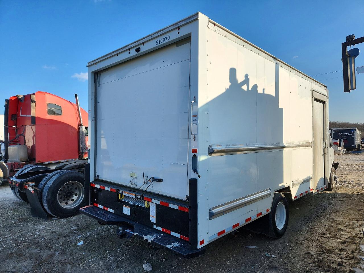 2022 GMC Savana Box Truck - Фото 3