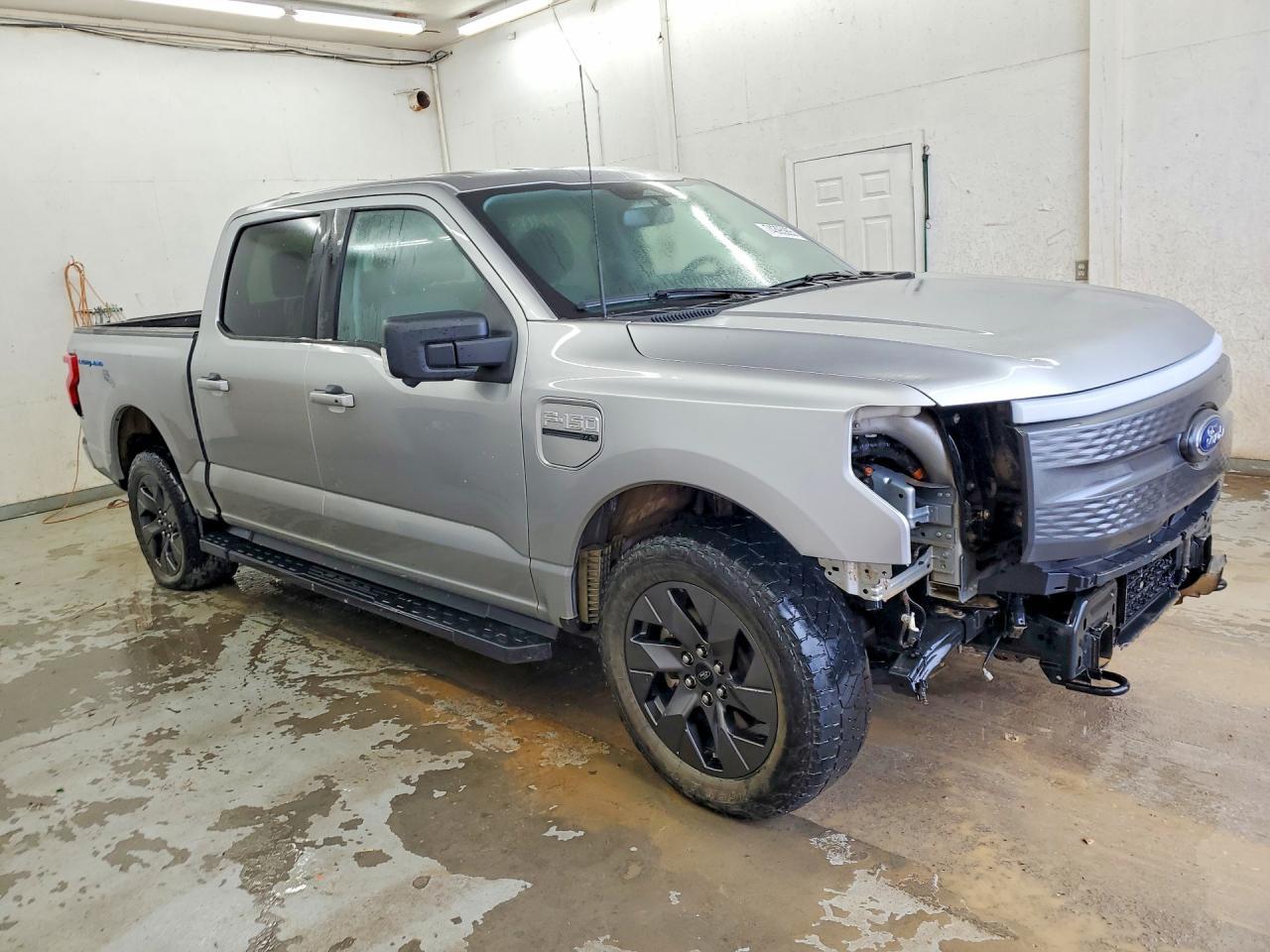 2023 Ford F150 Lightning Pro - Фото 4