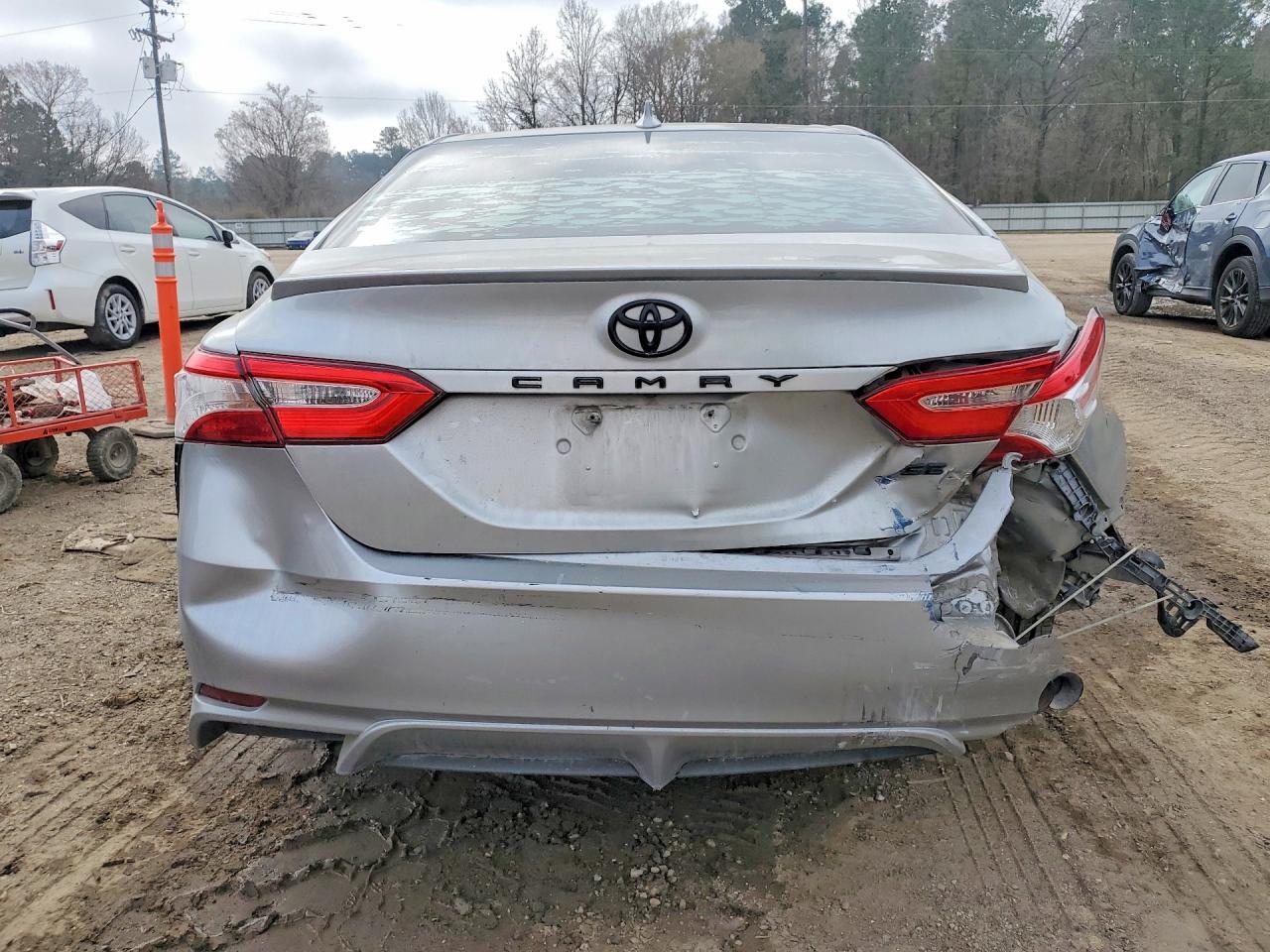 2020 Toyota Camry Se - Фото 6