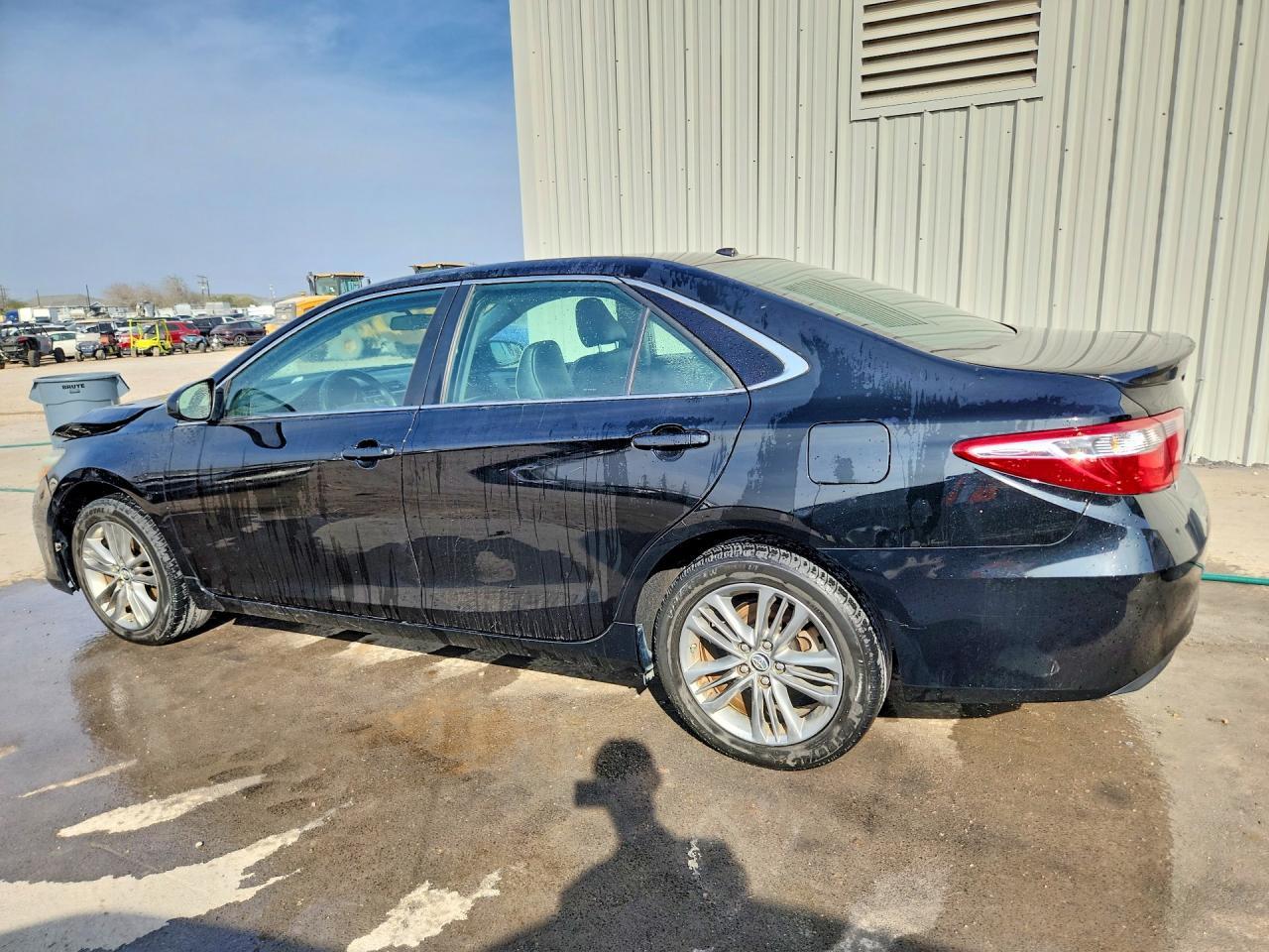 2016 Toyota Camry Le - Фото 2