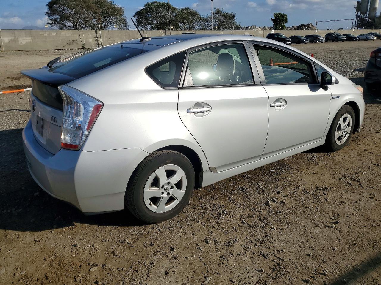 2011 Toyota Prius - Фото 3