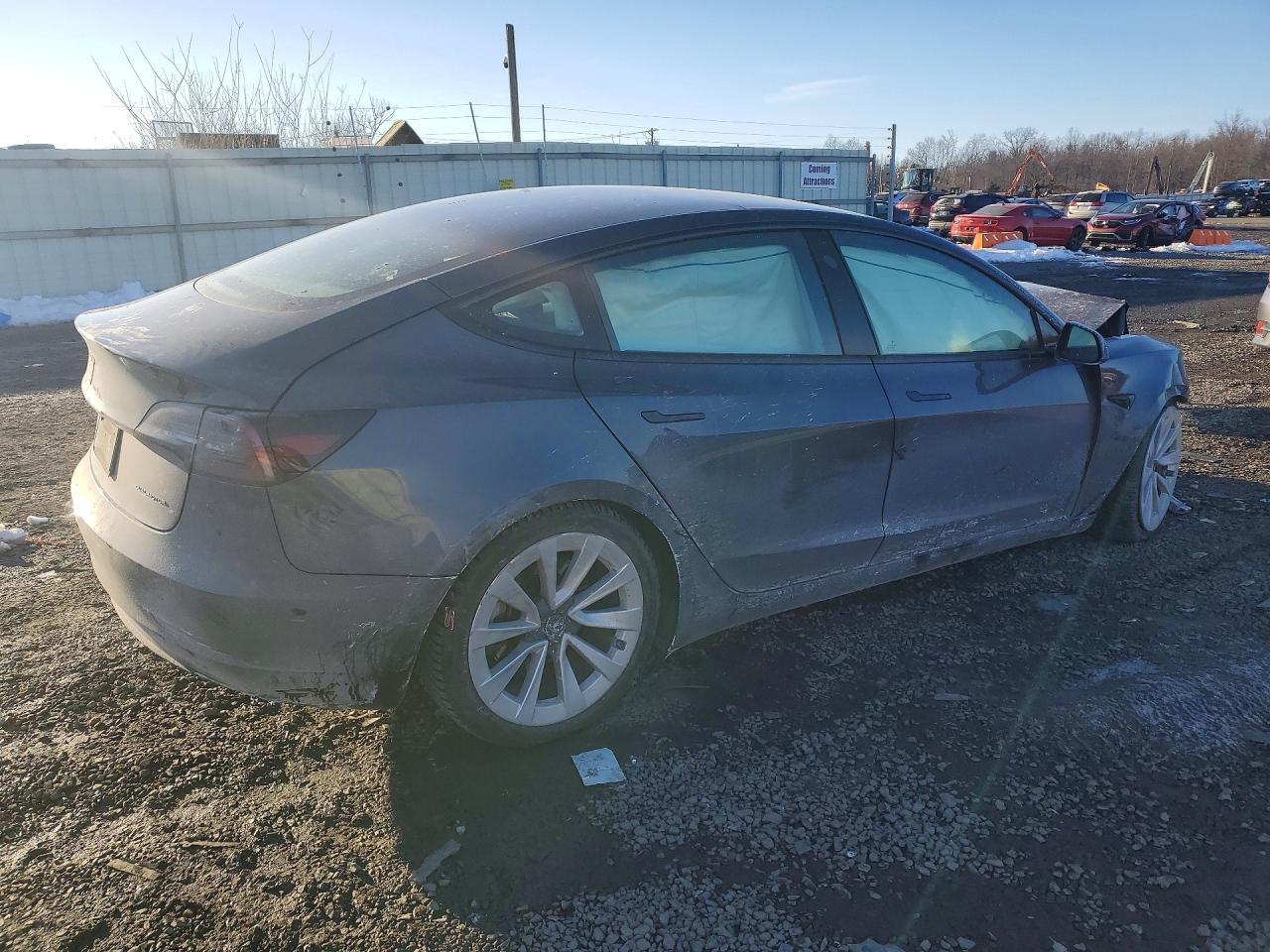 2023 Tesla Model 3 - Фото 3