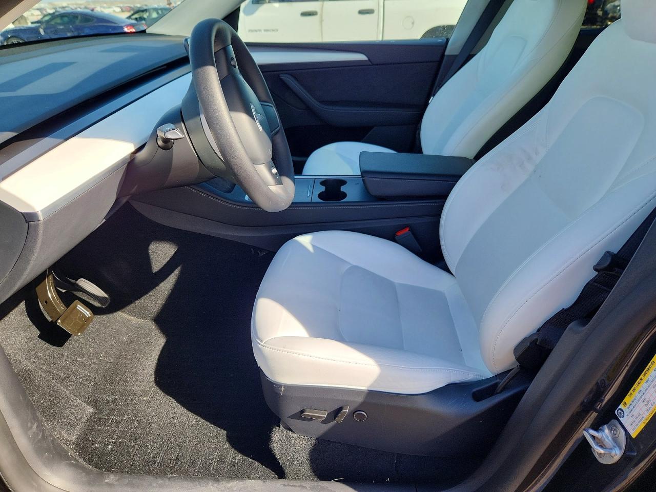 2024 Tesla Model Y - Image 7