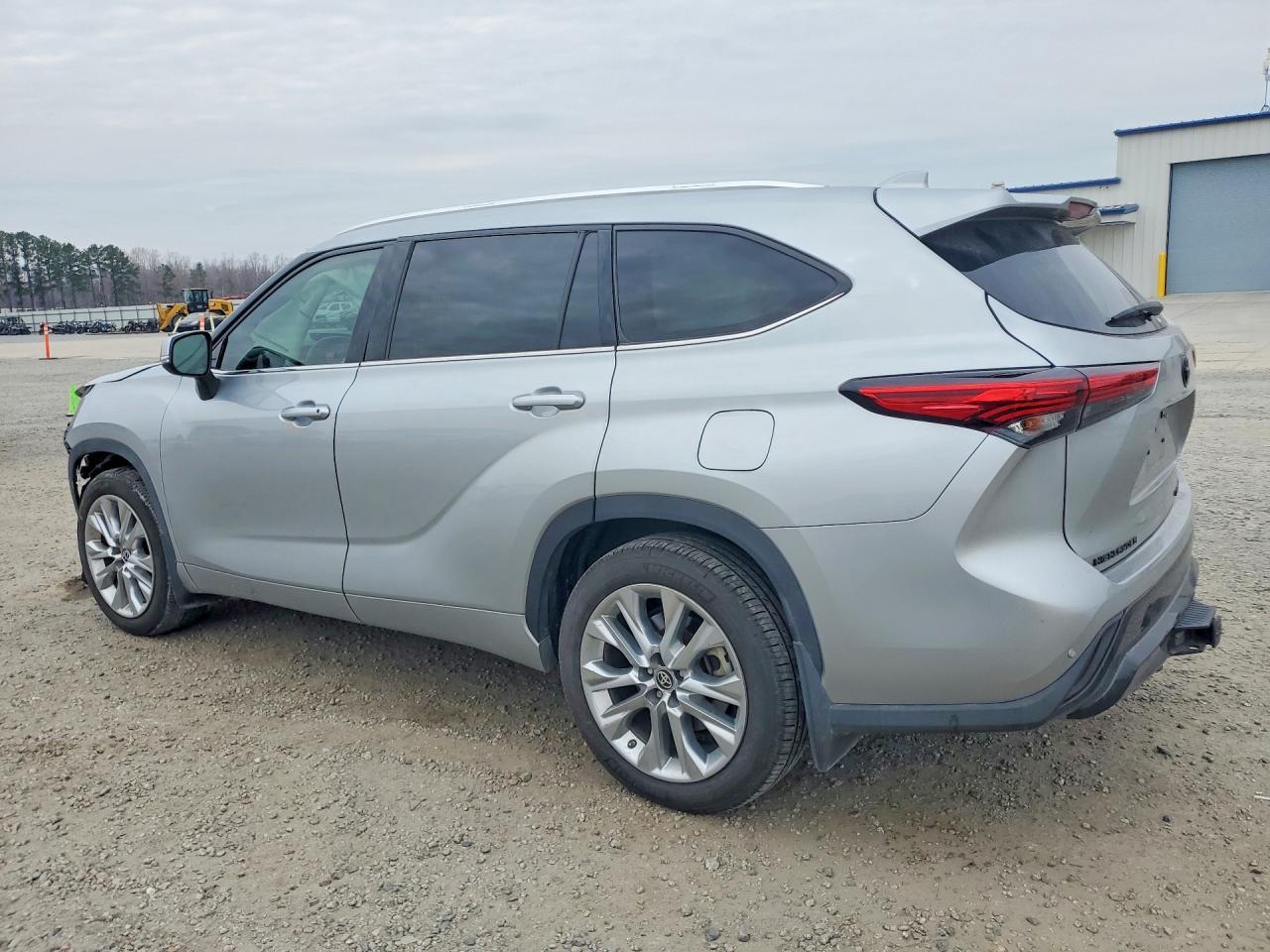 2020 Toyota Highlander Limited - Image 2
