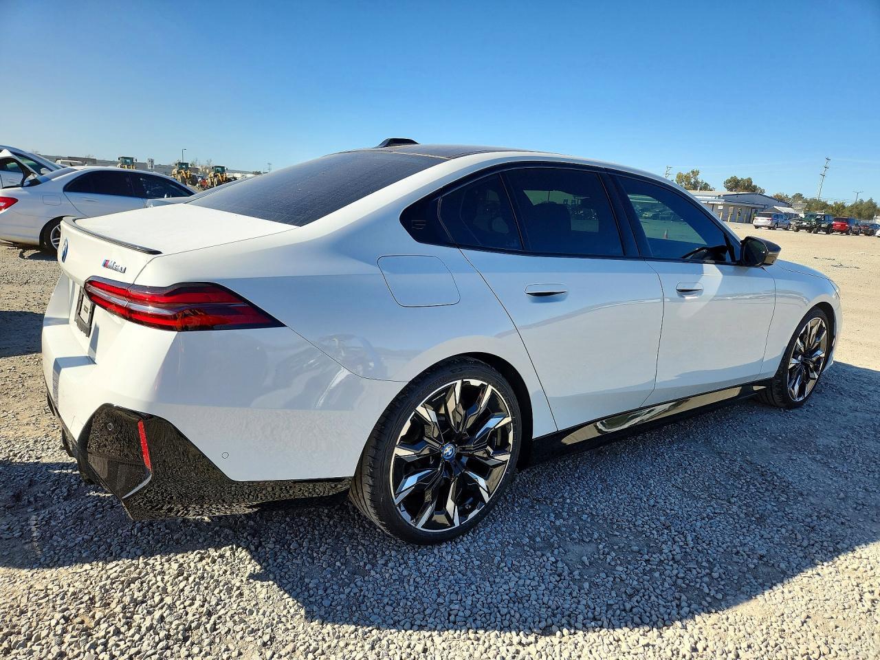 2025 BMW I5 M60 - Фото 3