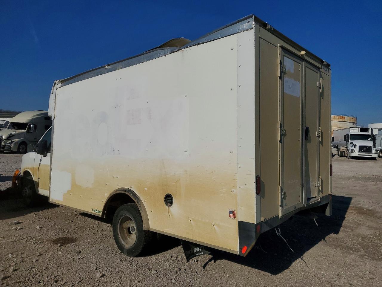 2023 GMC Savana Cutaway G3500 - Фото 2