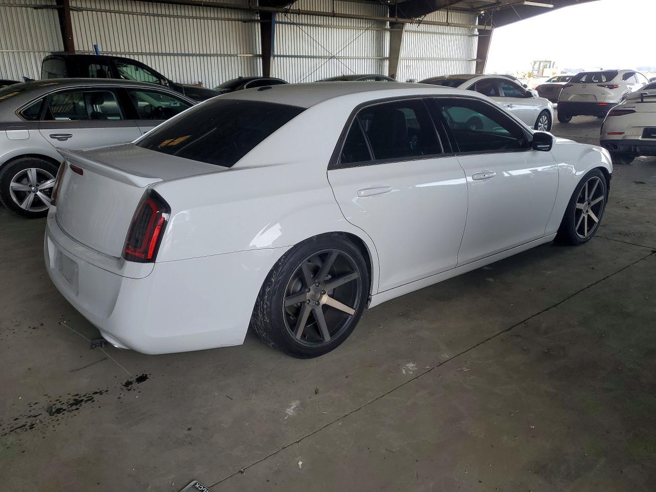 2013 Chrysler 300 S - Фото 3