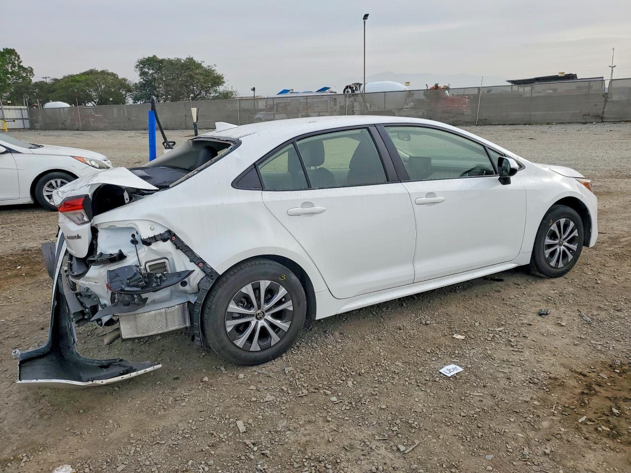 2022 Toyota Corolla Hybrid Le - Фото 3