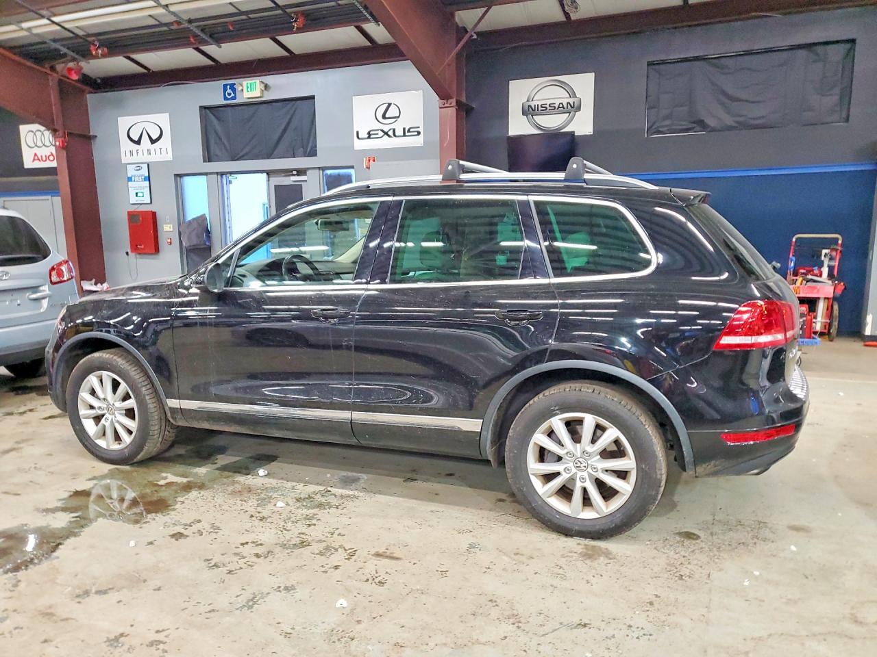 2013 Volkswagen Touareg V6 - Фото 2