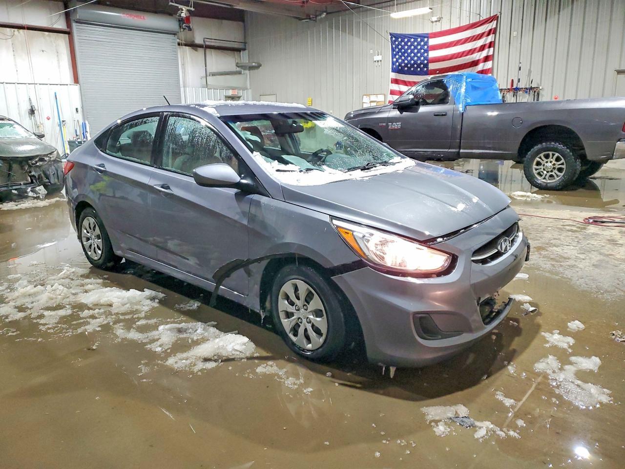 2017 Hyundai Accent Se - Фото 4
