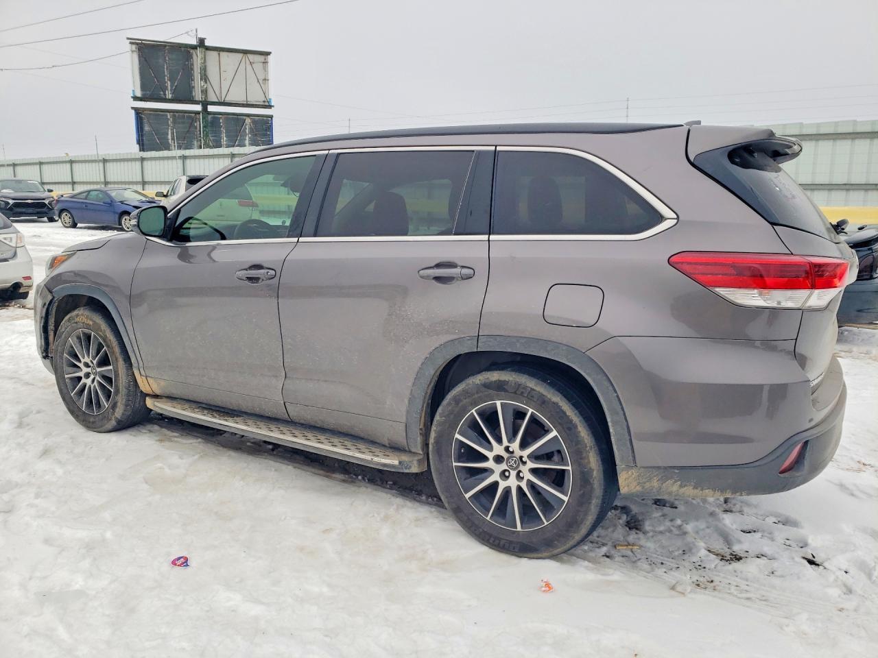 2018 Toyota Highlander Se - Image 2