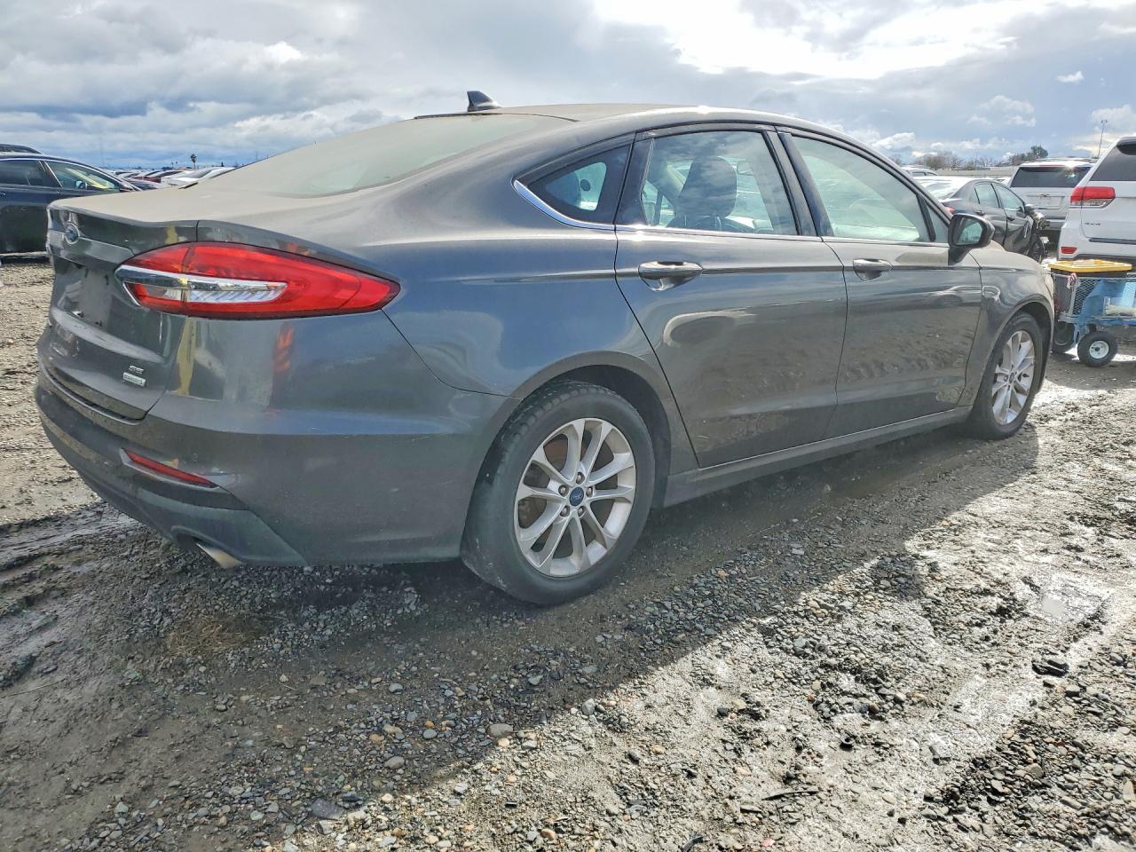 2020 Ford Fusion Se - Фото 3
