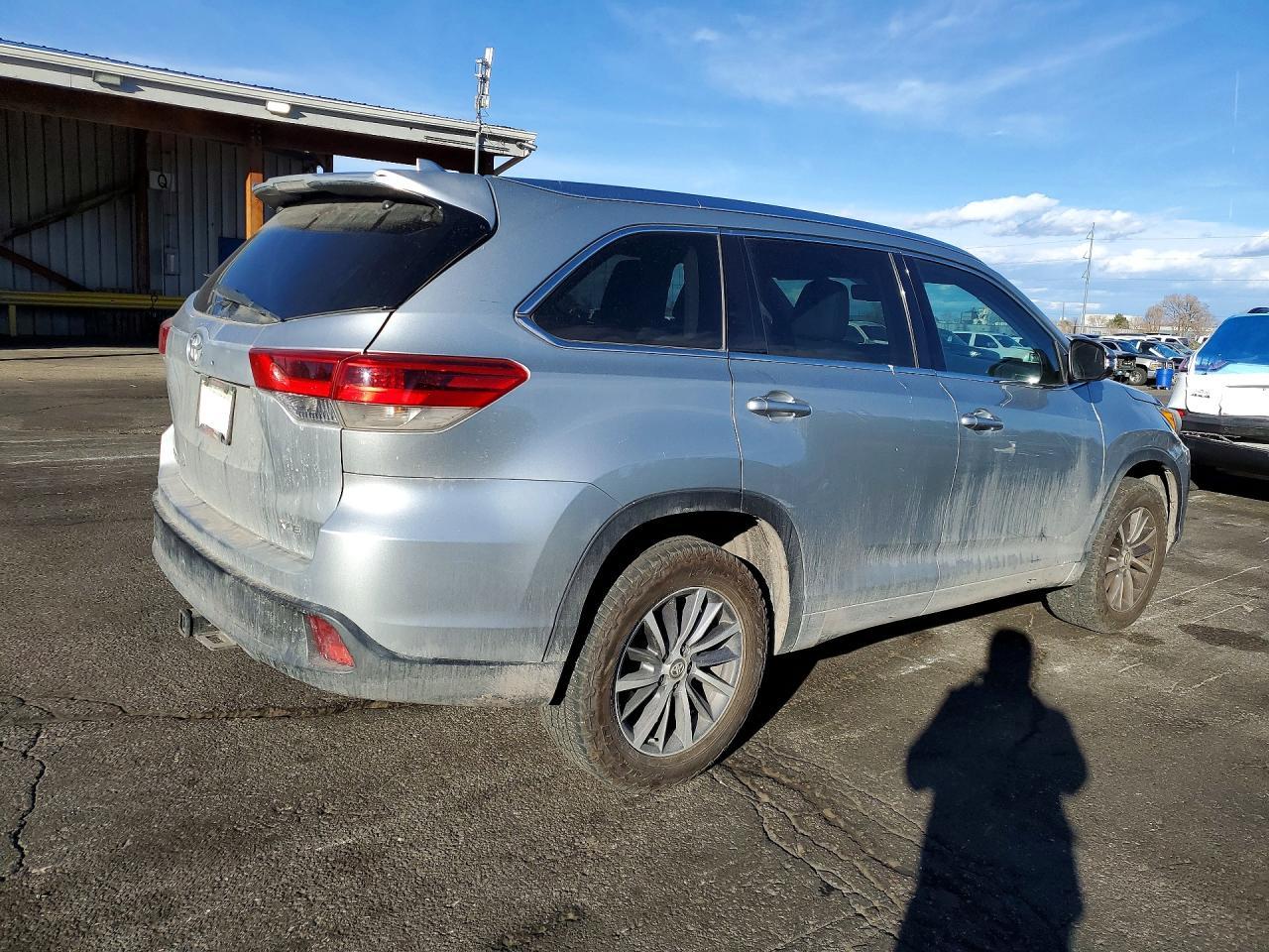 2017 Toyota Highlander Xle - Image 3