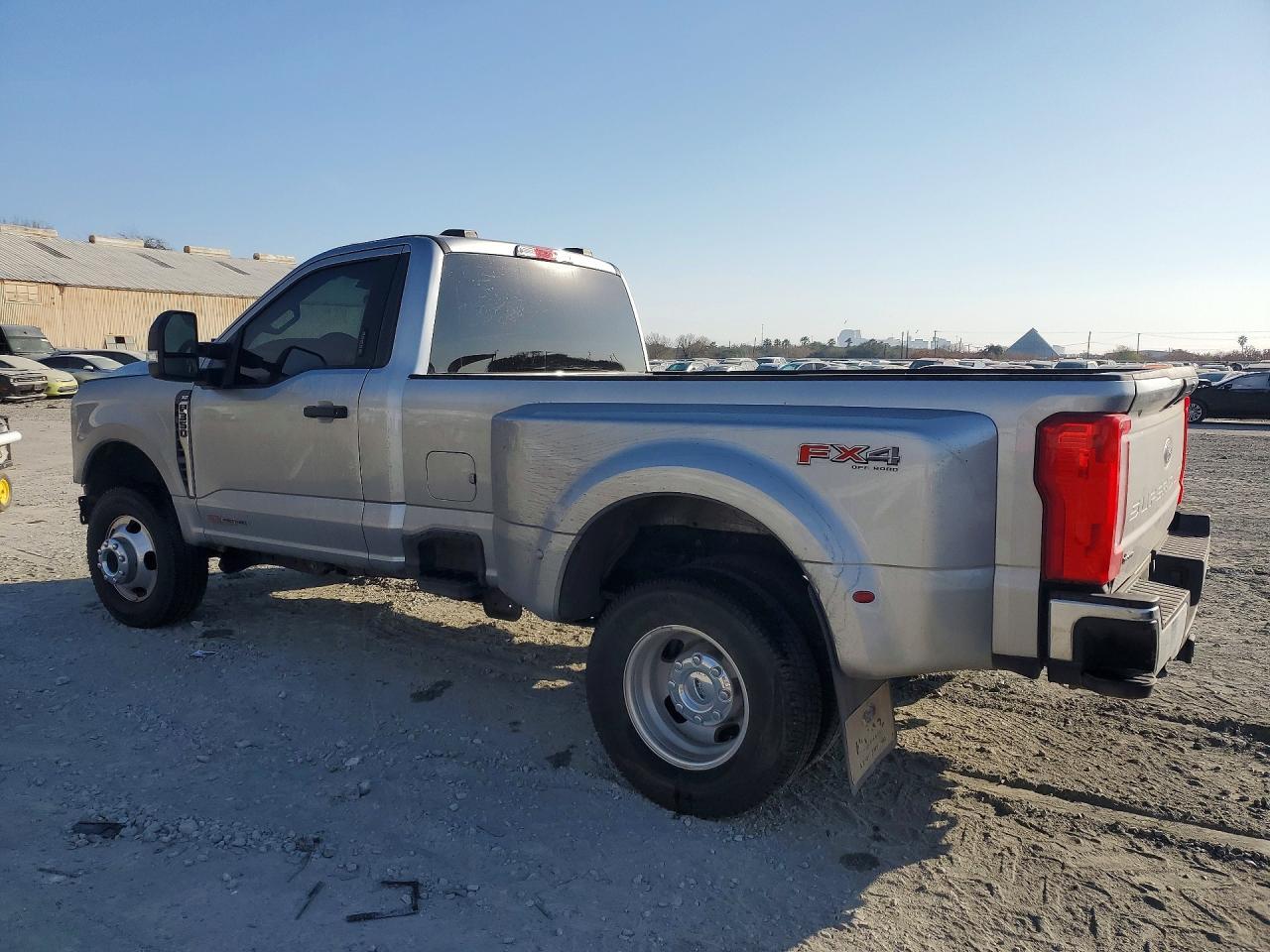 2024 Ford F350 Super Duty - Фото 2
