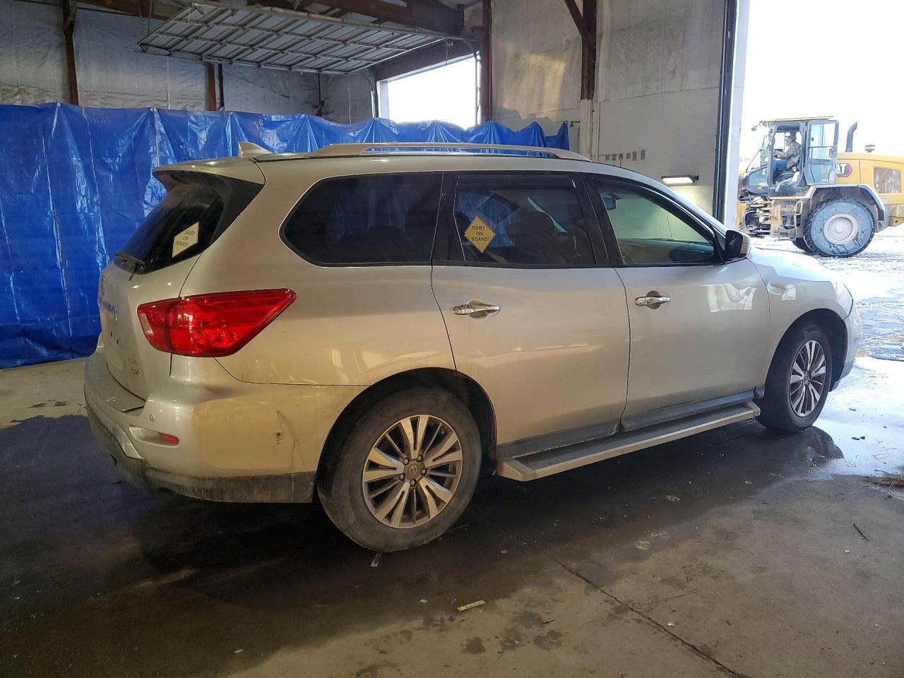 2019 Nissan Pathfinder S - Image 3