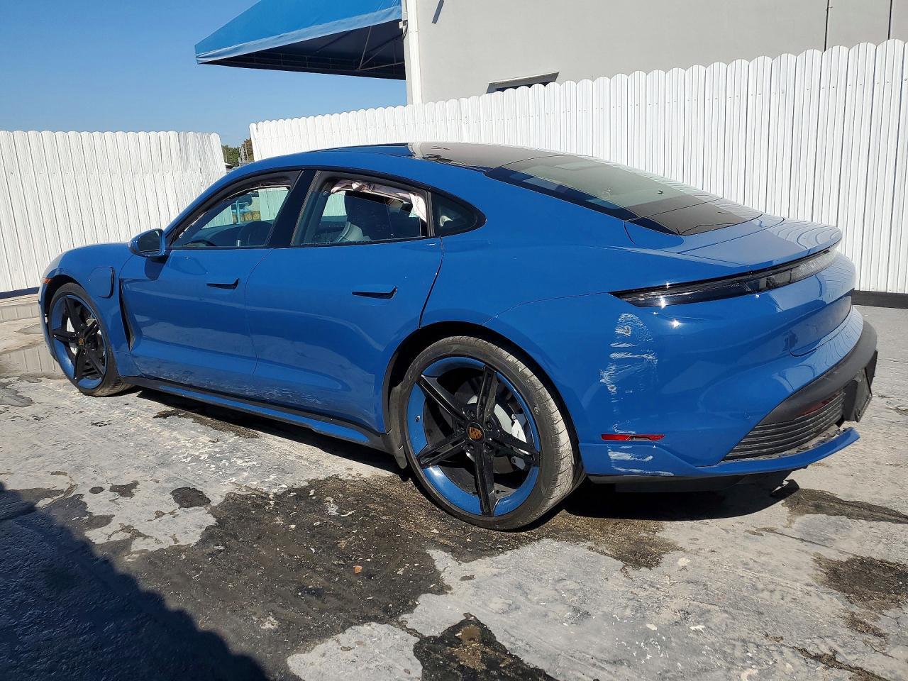 2022 Porsche Taycan - Фото 2