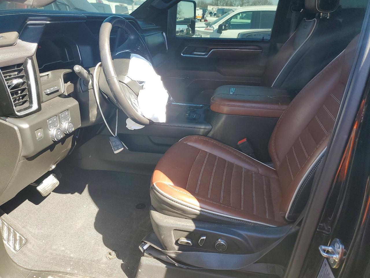 2024 GMC Sierra K2500 Denali Ultimate - Image 7