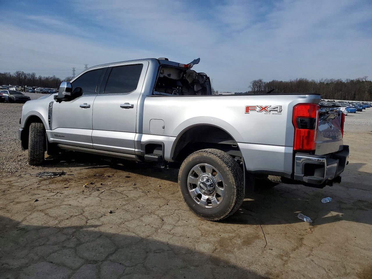 2023 Ford F350 Super Duty - Фото 2