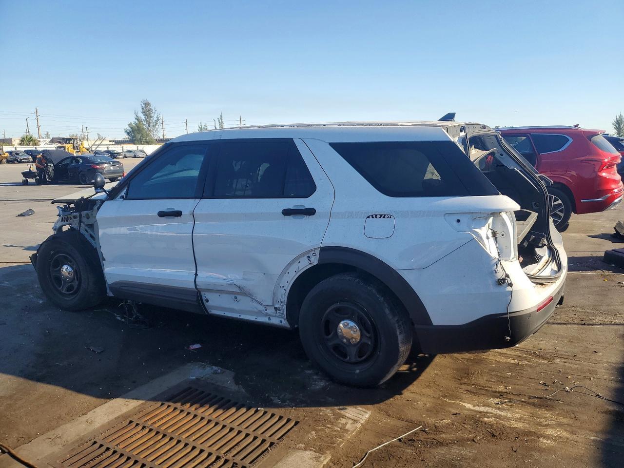 2023 Ford Explorer Police Interceptor - Image 2