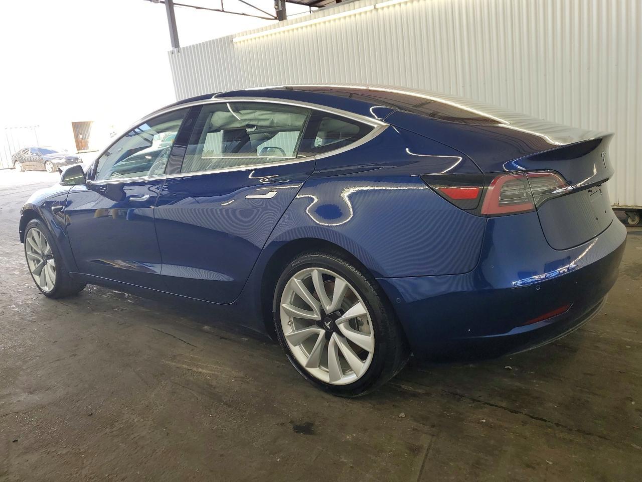 2018 Tesla Model 3 - Фото 2