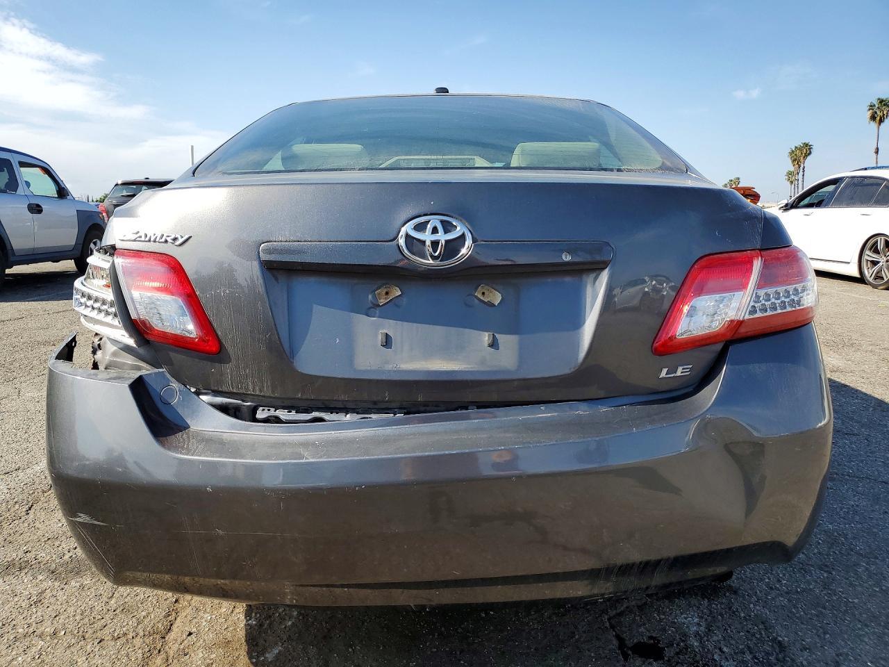 2011 Toyota Camry - Image 6