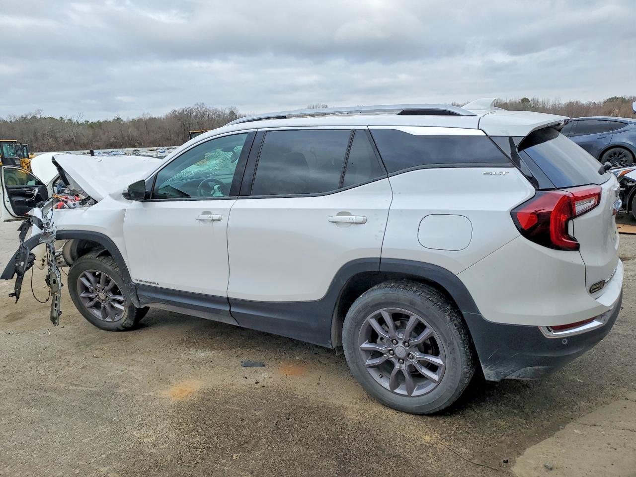 2022 GMC Terrain Slt - Image 2