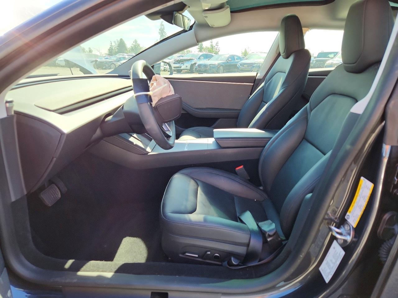 2025 Tesla Model 3 - Фото 7