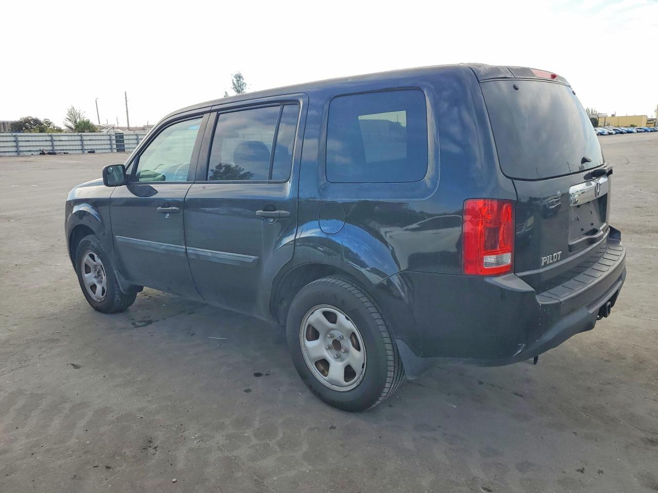 2012 Honda Pilot Lx - Image 2