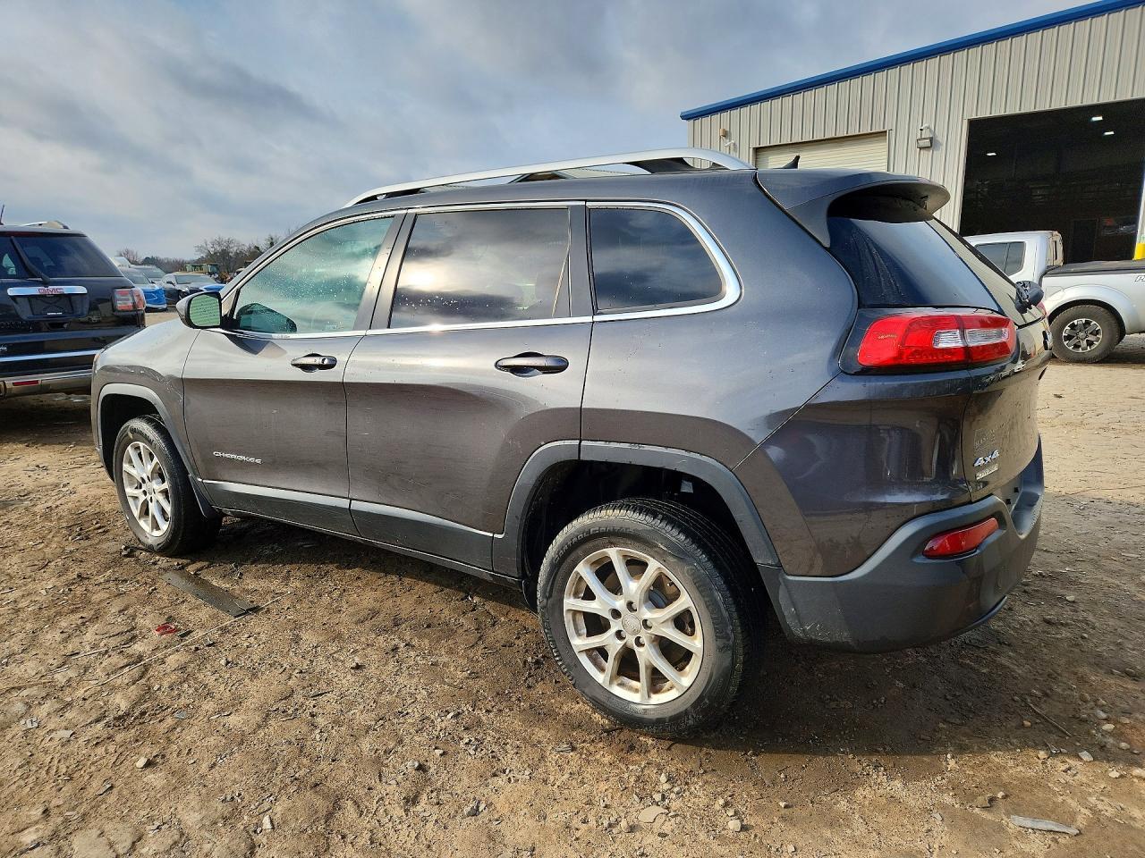 2015 Jeep Cherokee Latitude - Фото 2