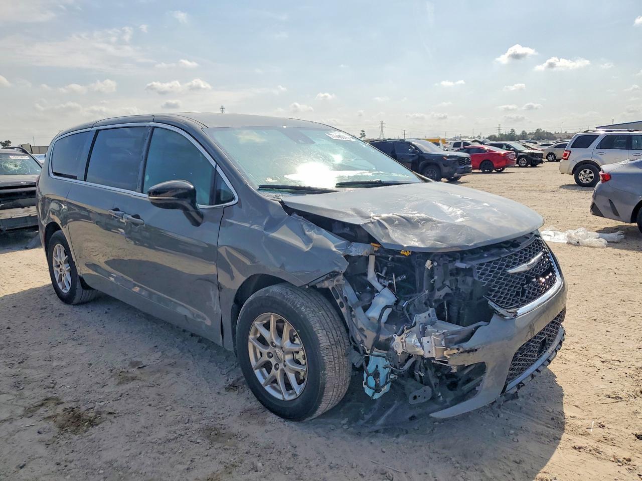 2025 Chrysler Pacifica Select - Image 4