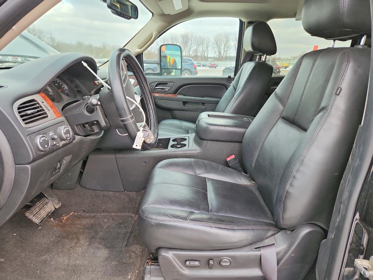 2012 Chevrolet Suburban K2500 Lt - Image 7