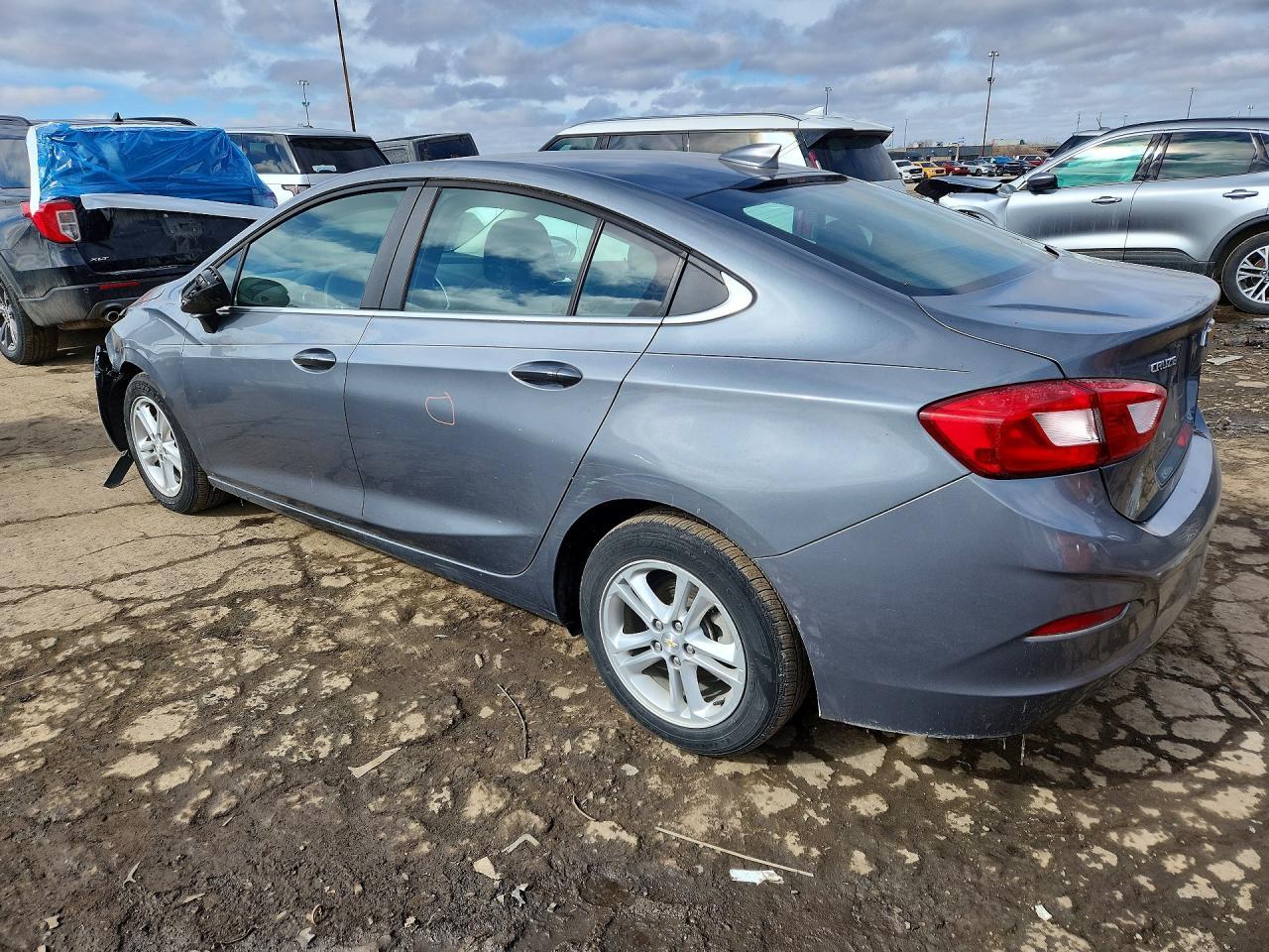 2018 Chevrolet Cruze Lt - Image 2