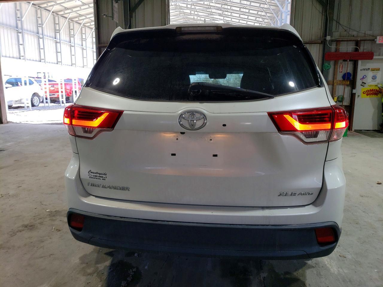 2019 Toyota Highlander Se - Image 6