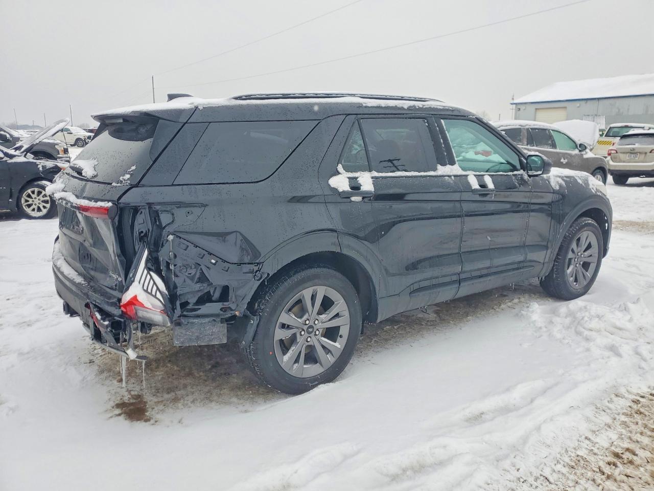 2026 Ford Explorer Active - Image 3
