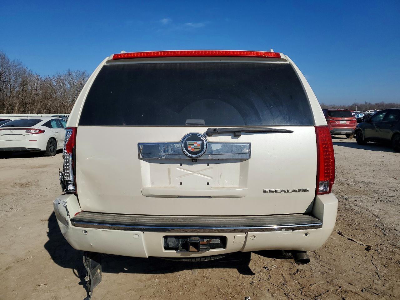 2013 Cadillac Escalade Luxury - Image 6