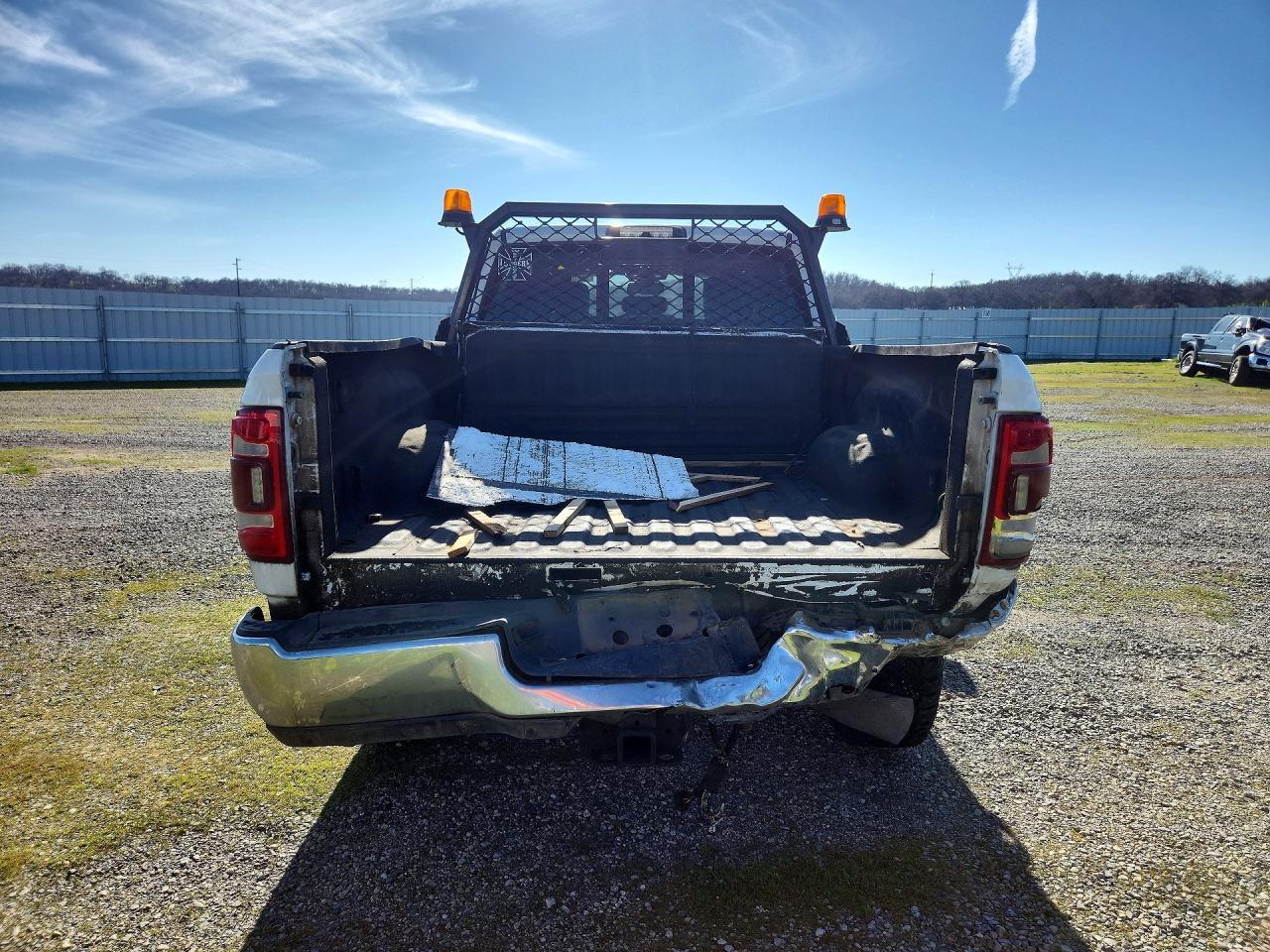 2021 Ram 3500 Laramie - Фото 6