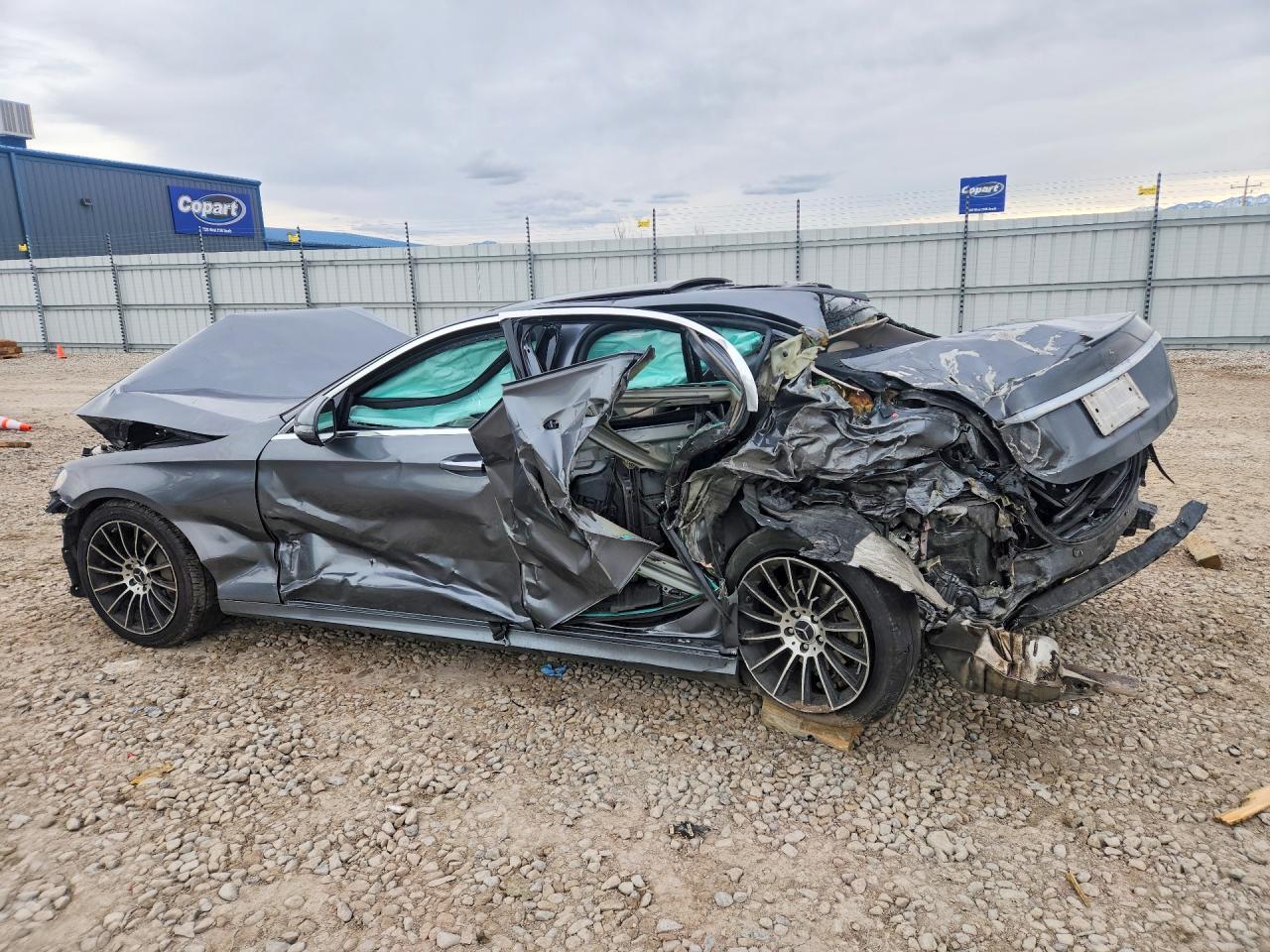 2017 Mercedes-Benz E 300 4Matic - Фото 2