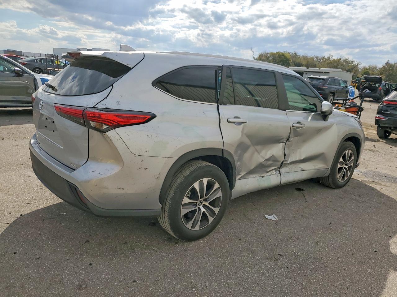 2023 Toyota Highlander Xle - Фото 3