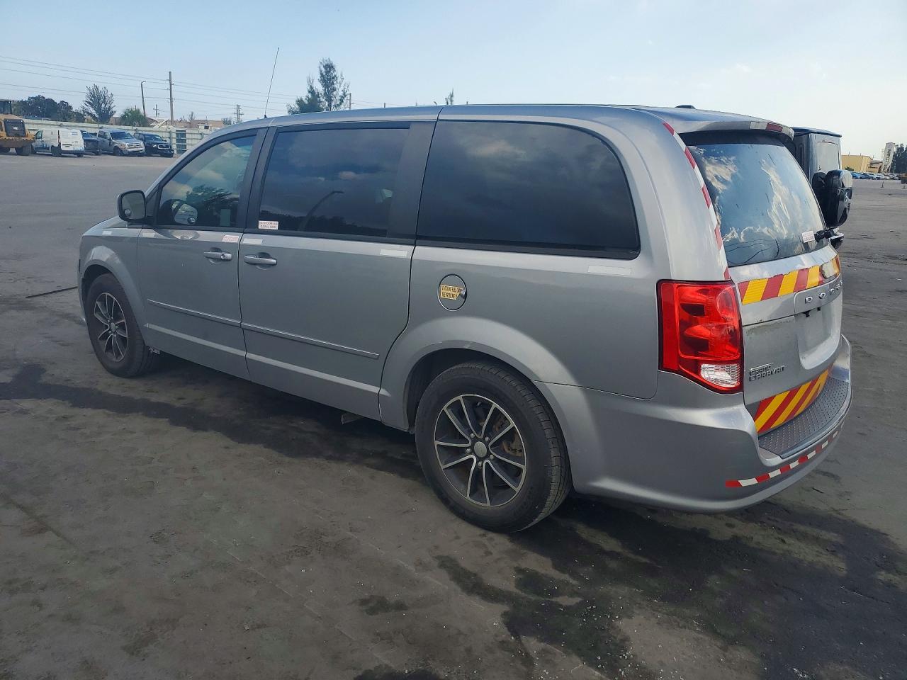 2016 Dodge Grand Caravan Se - Image 2