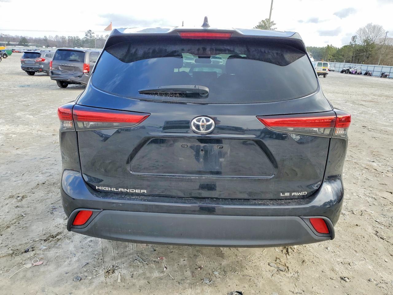2021 Toyota Highlander L - Image 6