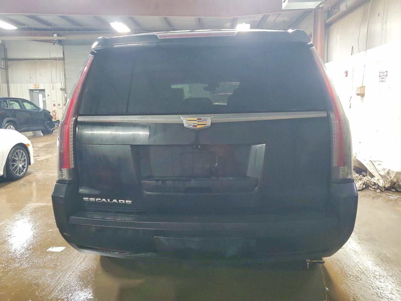 2017 Cadillac Escalade Platinum - Image 6