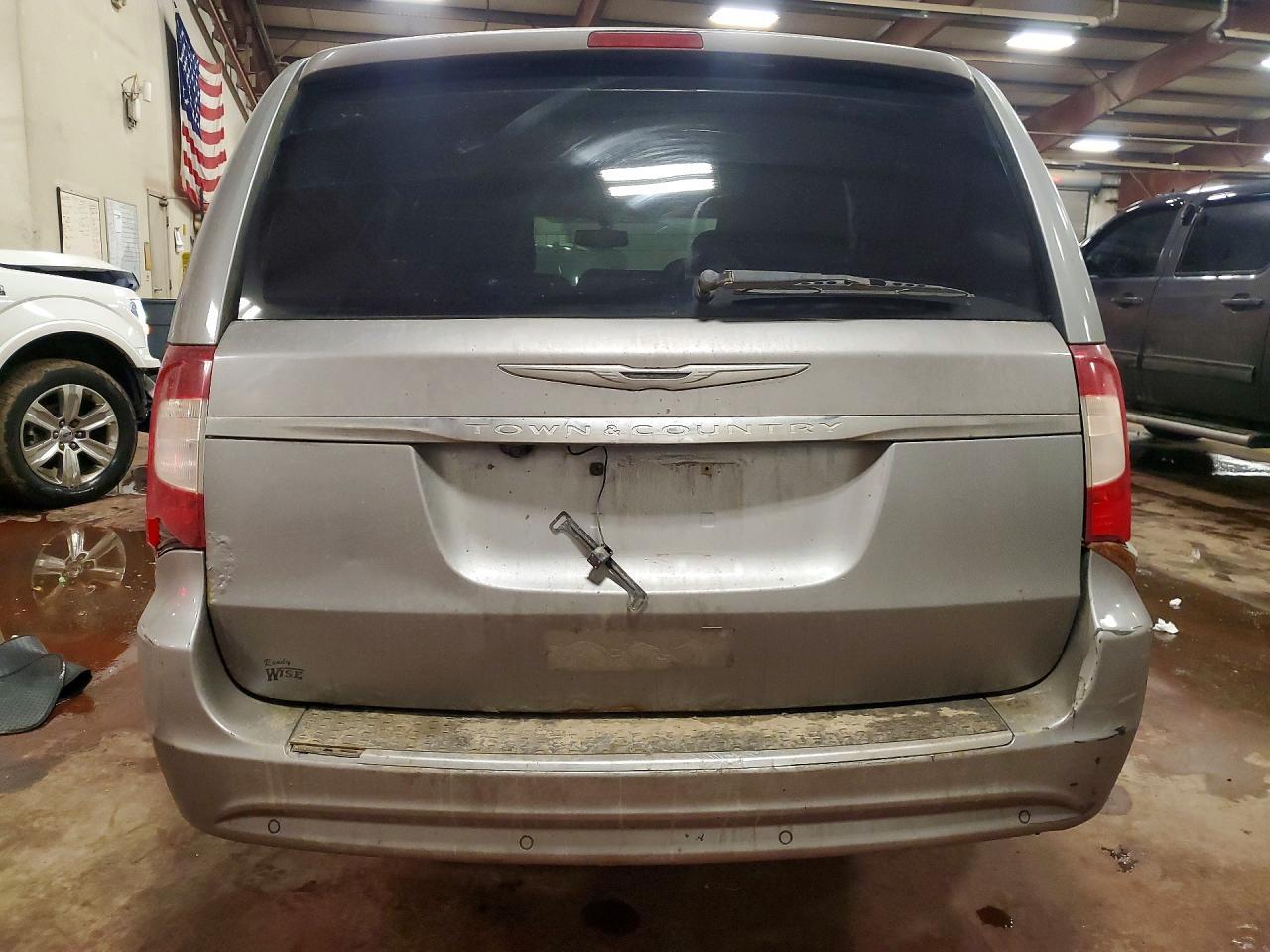 2014 Chrysler Town & Country Touring L - Фото 6