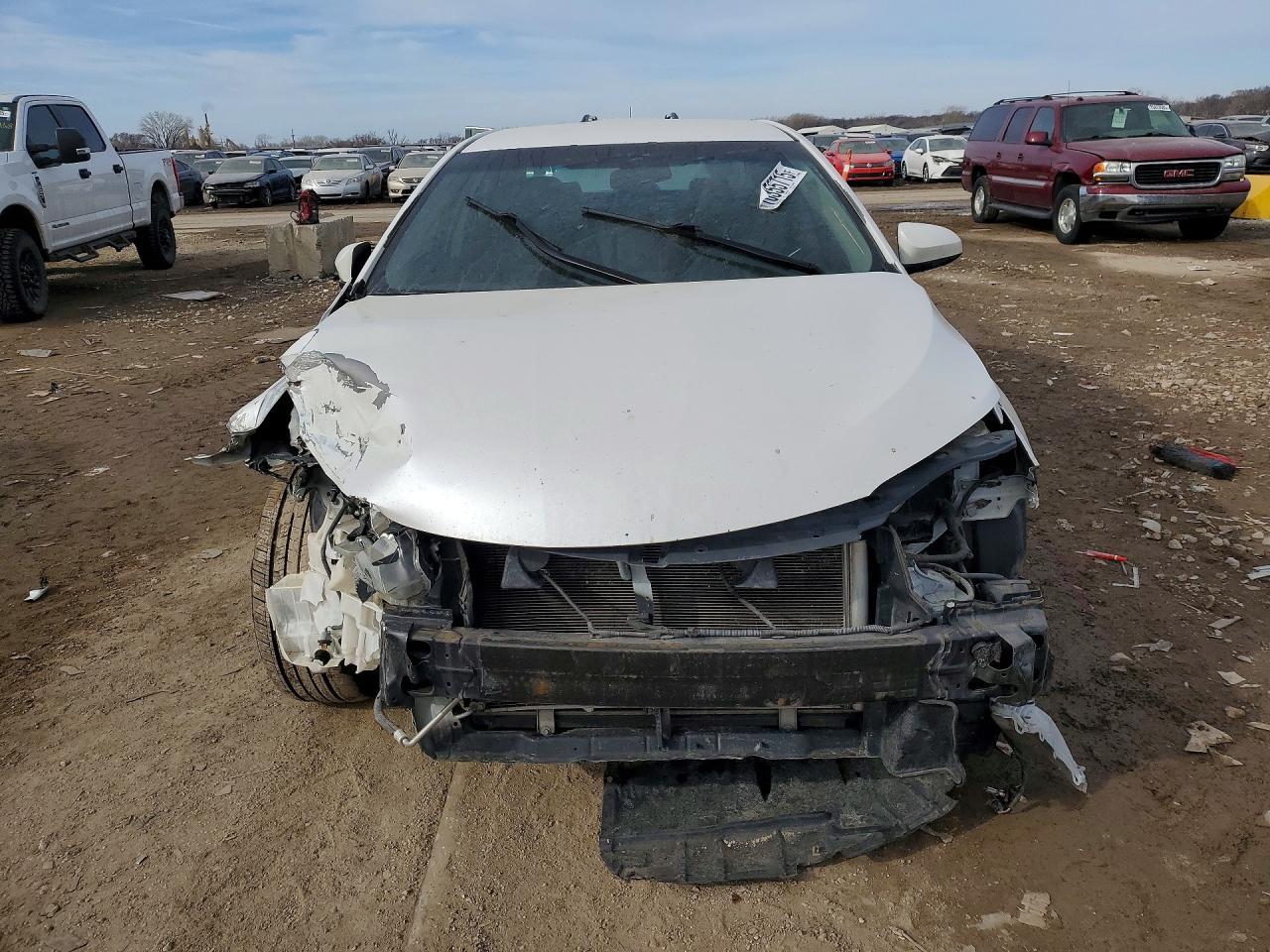 2015 Toyota Camry Le - Image 5