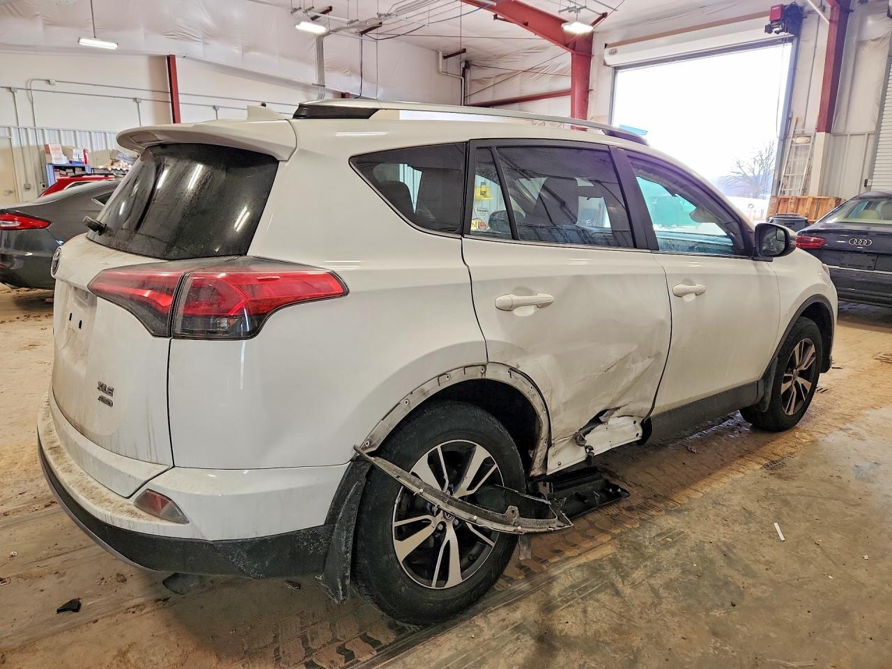 2017 Toyota Rav4 Xle - Image 3