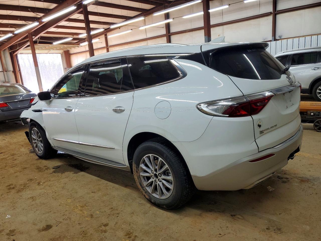 2022 Buick Enclave Premium - Фото 2