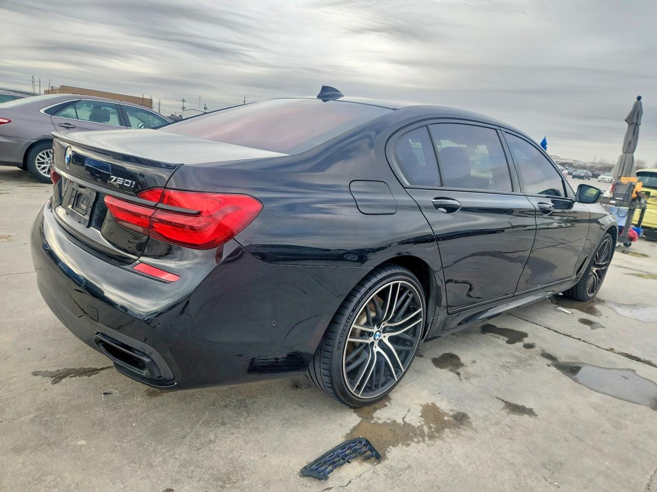 2018 BMW 750 Xi - Фото 3