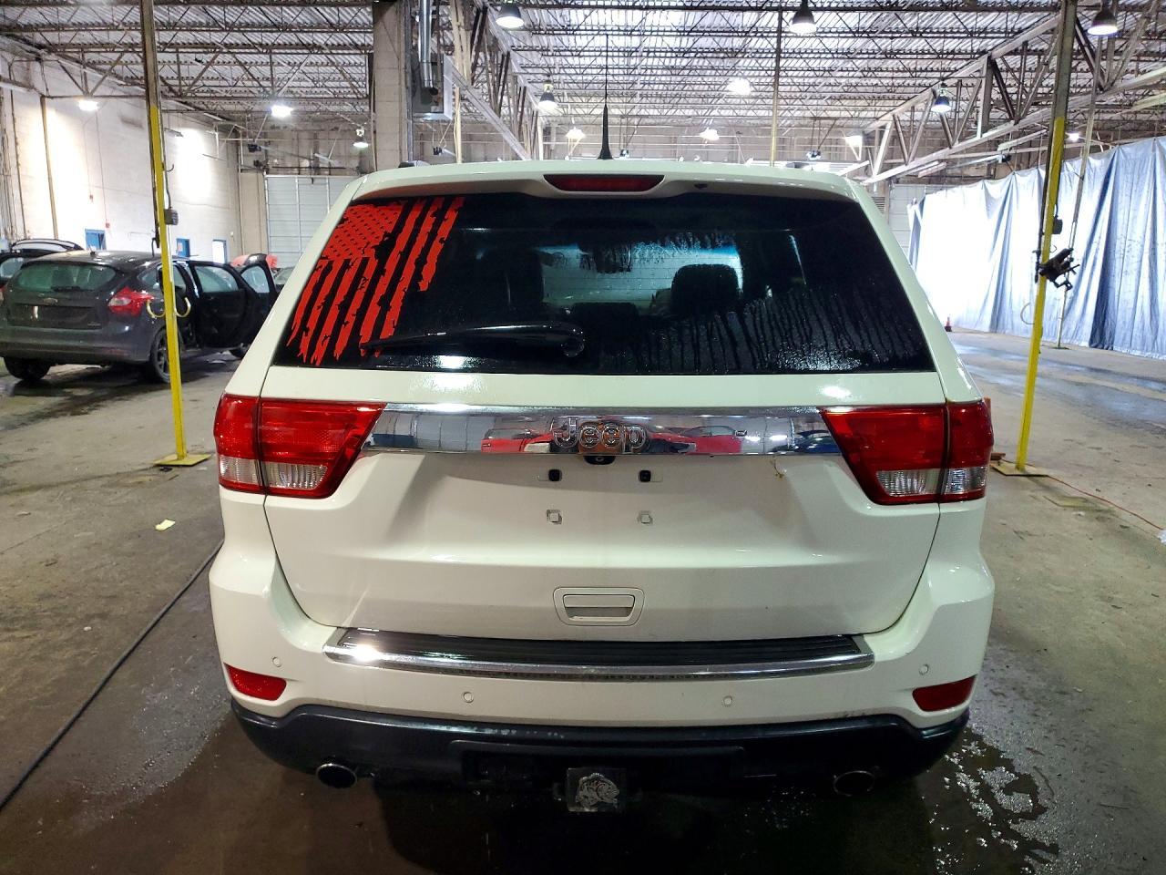 2011 Jeep Grand Cherokee Overland - Image 6